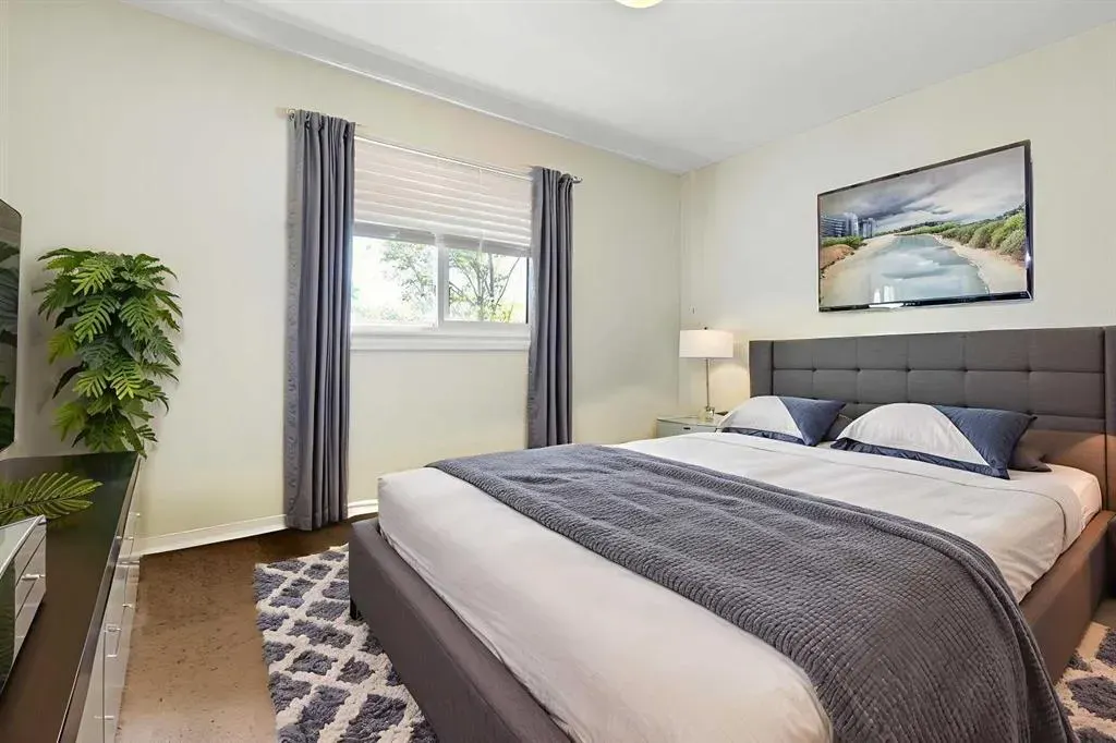 2200 Woodview Drive SW, #209