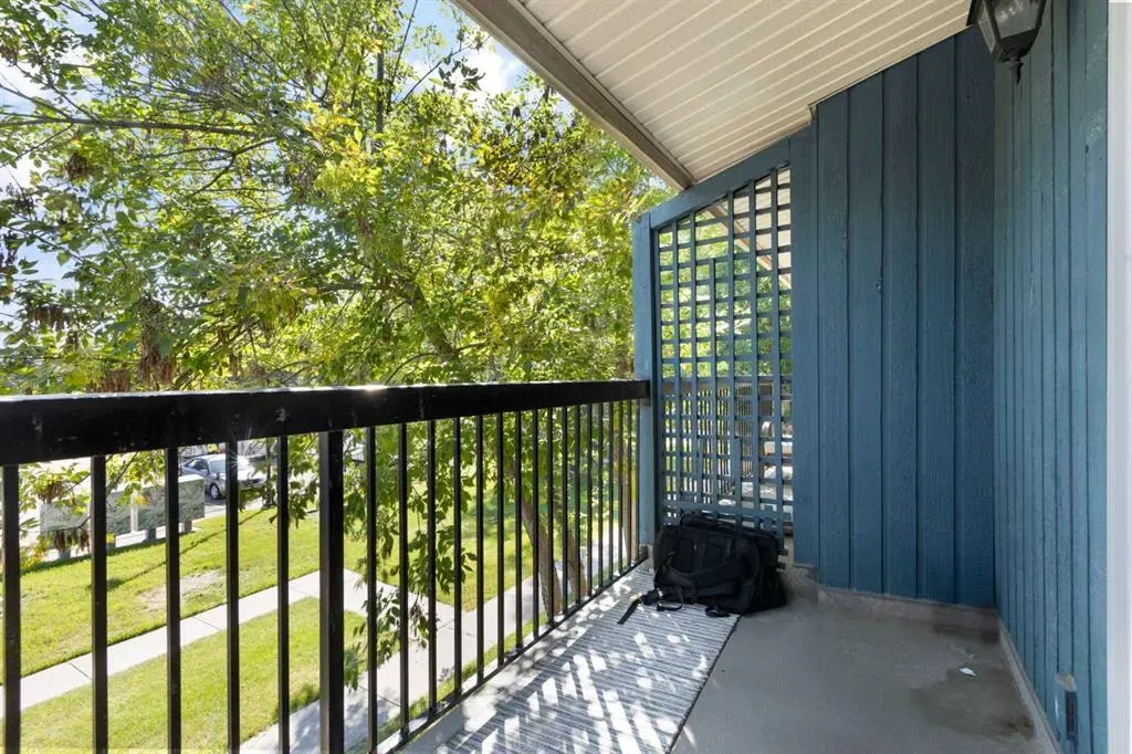 2200 Woodview Drive SW, #209