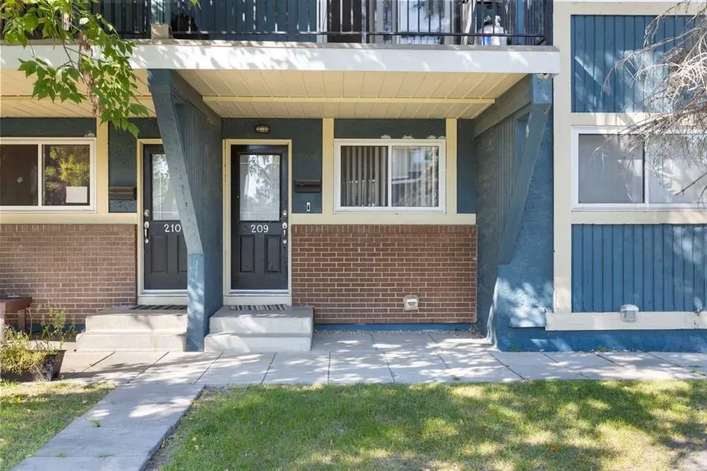 2200 Woodview Drive SW, #209