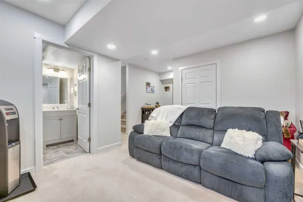 196 Wolf Hollow Park SE