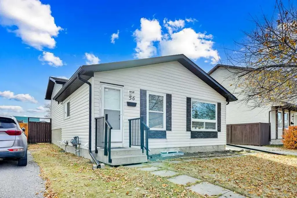 56 Castleglen Crescent NE