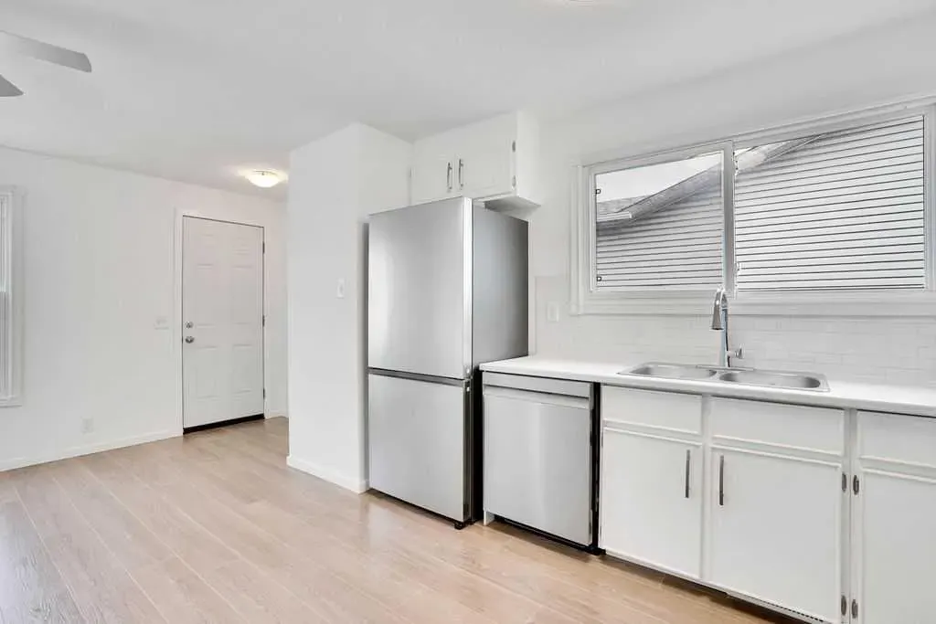 56 Castleglen Crescent NE