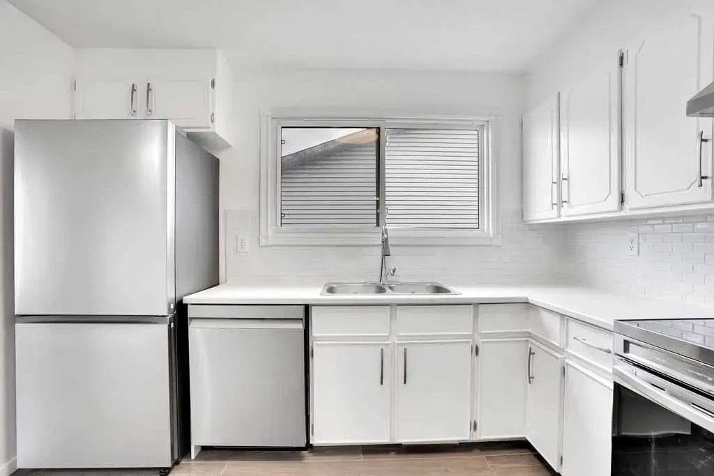 56 Castleglen Crescent NE