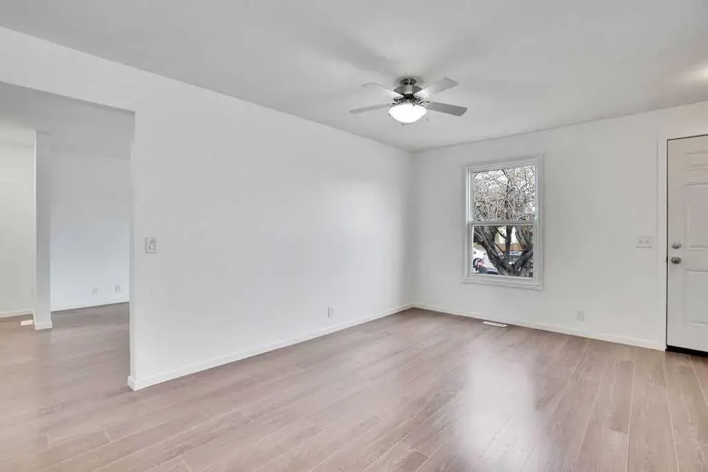 56 Castleglen Crescent NE