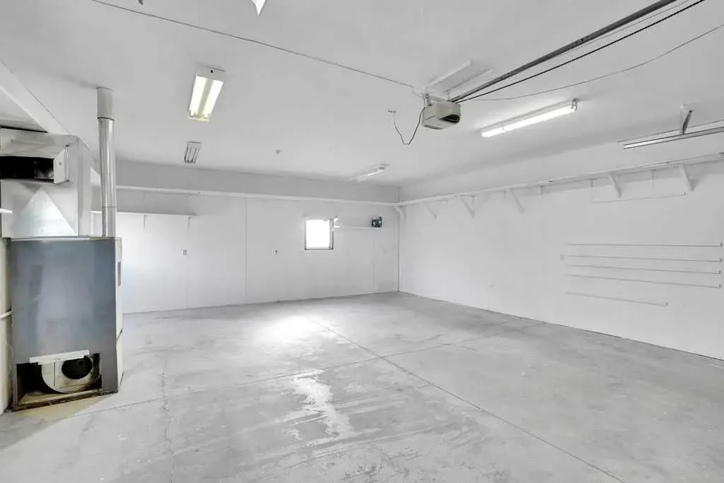 56 Castleglen Crescent NE