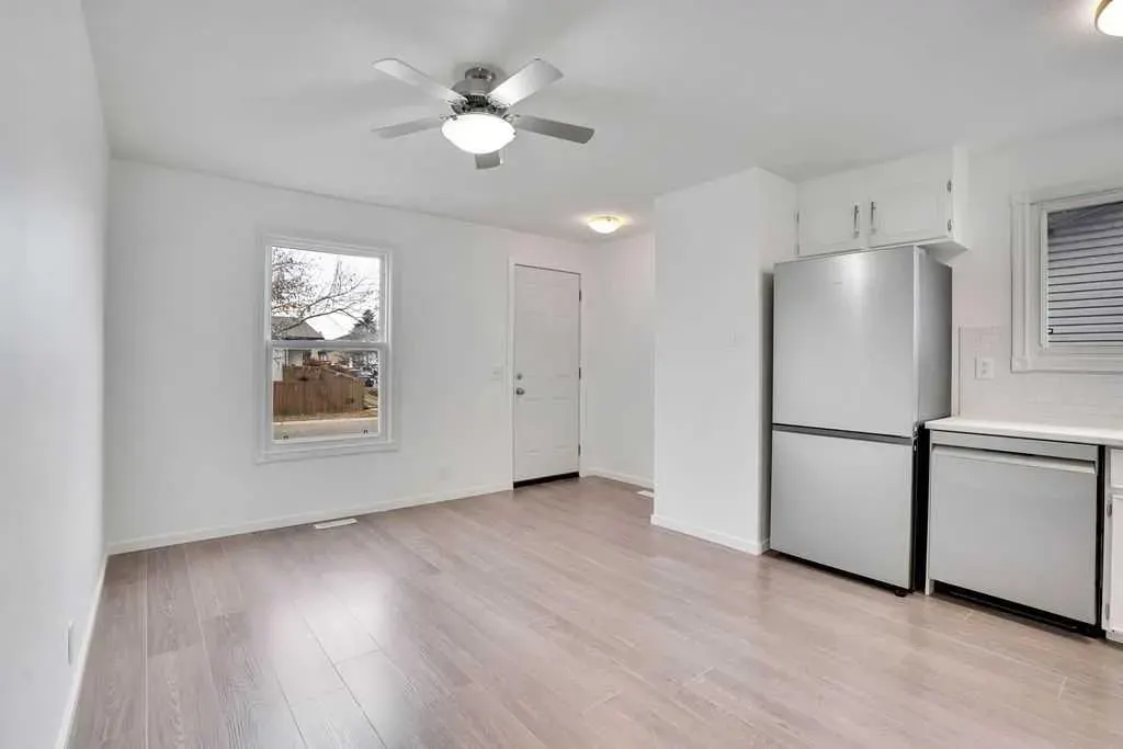 56 Castleglen Crescent NE