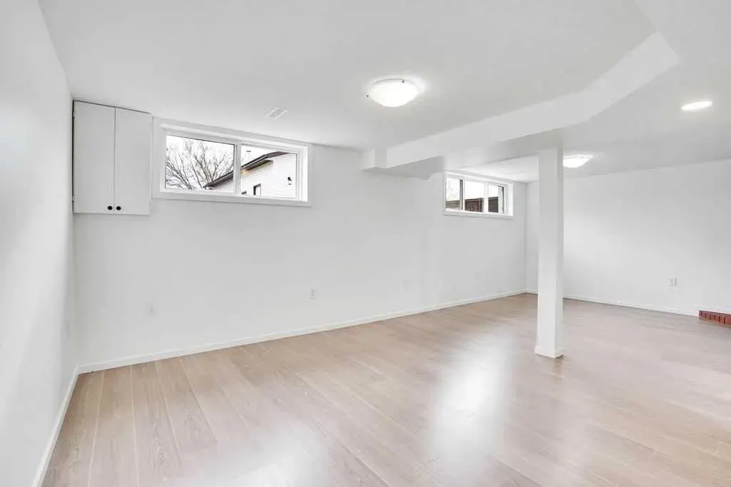 56 Castleglen Crescent NE