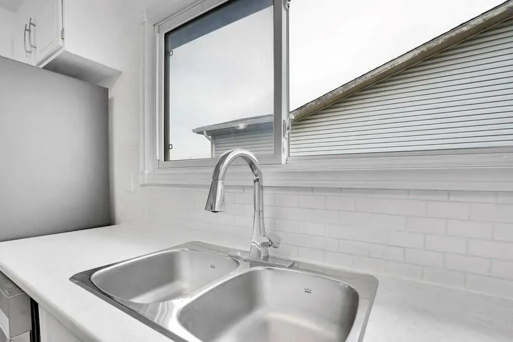 56 Castleglen Crescent NE