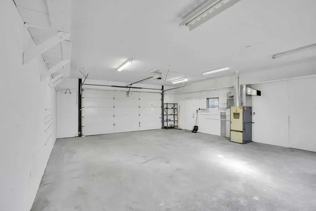 56 Castleglen Crescent NE