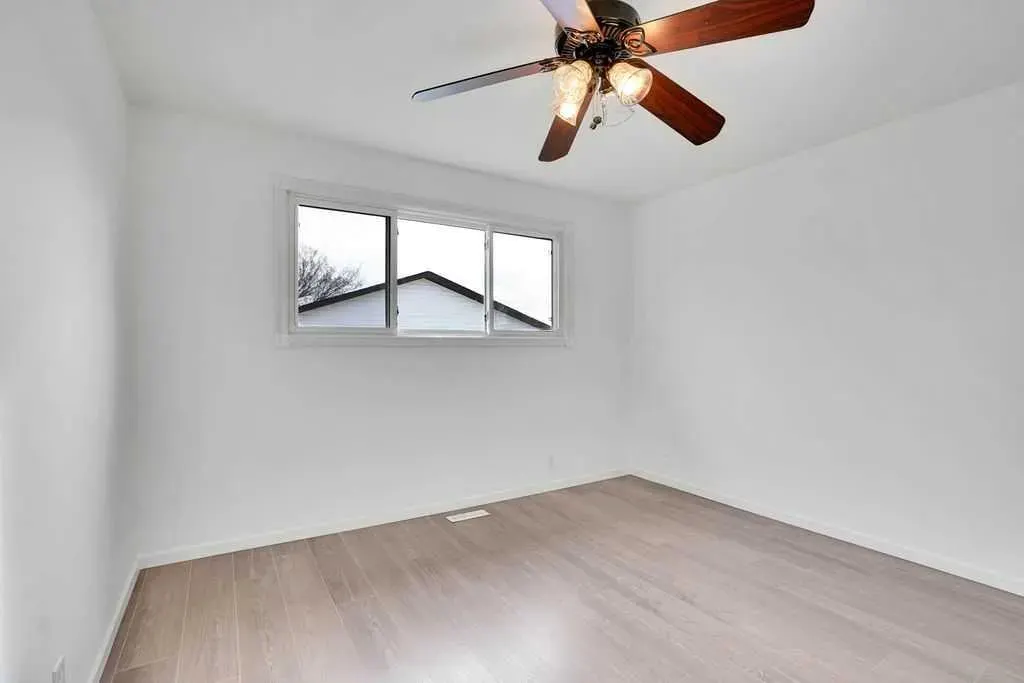 56 Castleglen Crescent NE