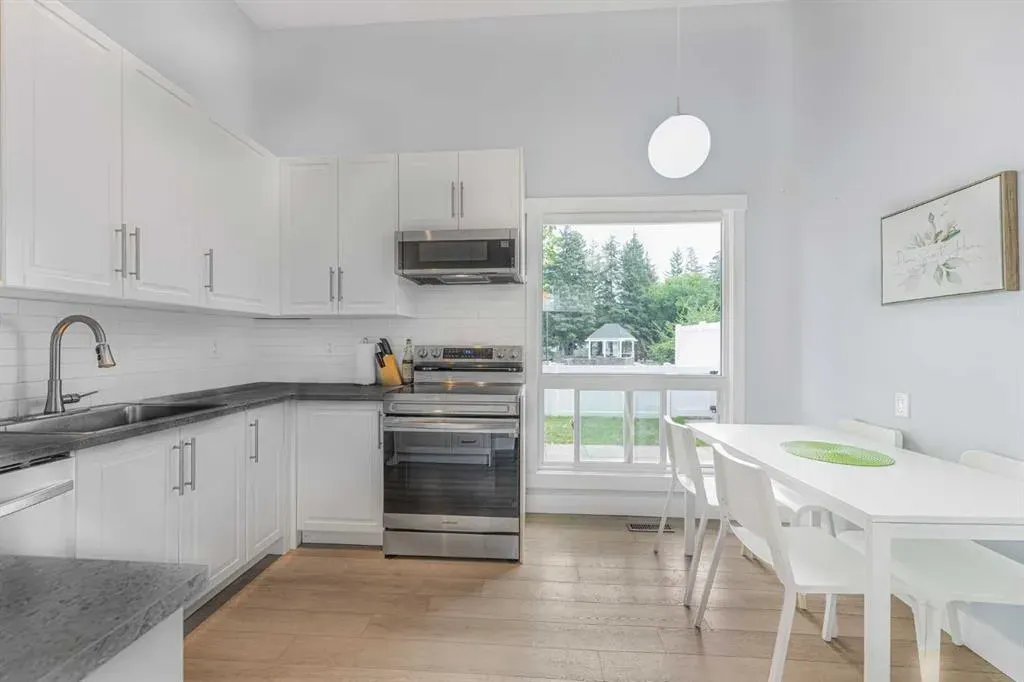 352 Brae Glen Road SW