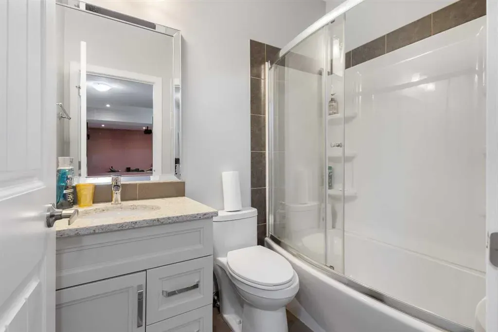 16 Redstone Parade NE