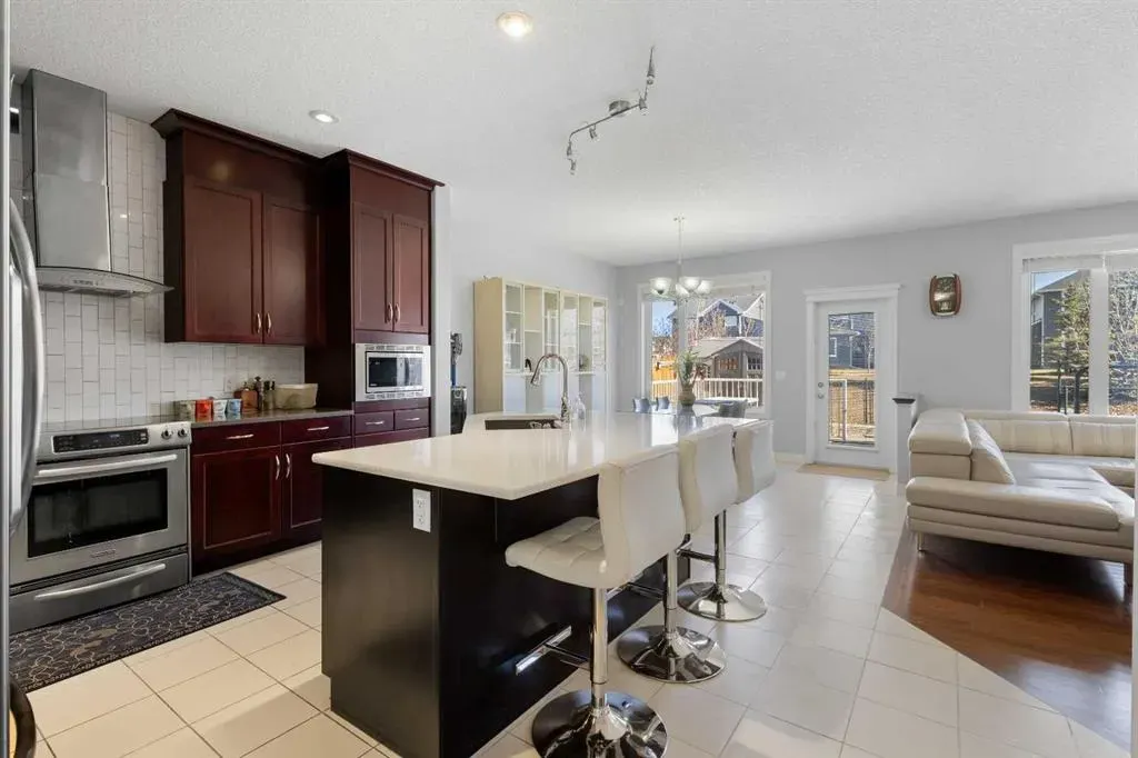 16 Redstone Parade NE