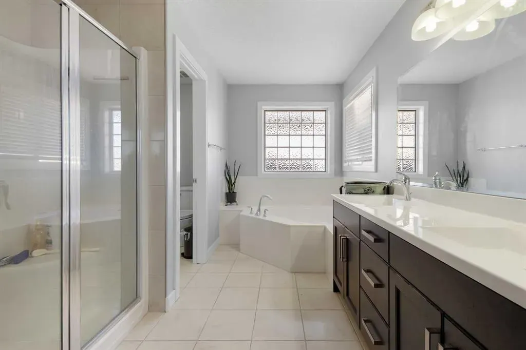 16 Redstone Parade NE