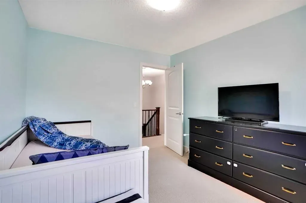 70 Royal Ridge Manor NW