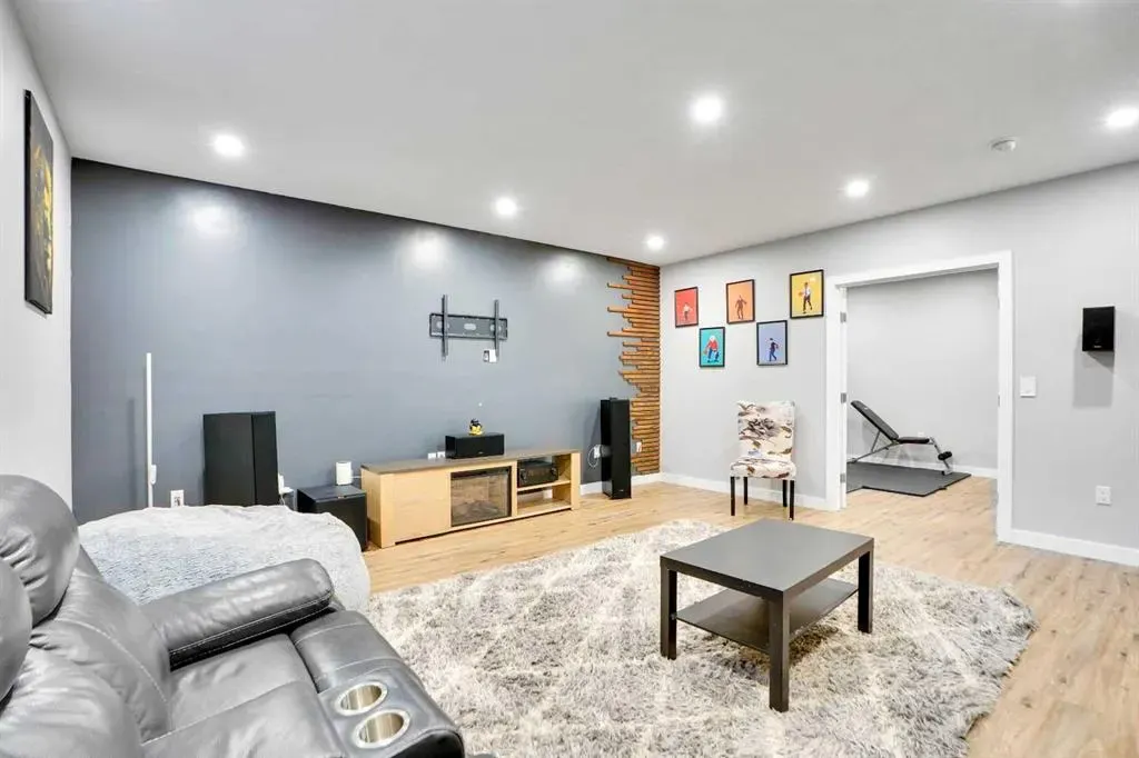 70 Royal Ridge Manor NW