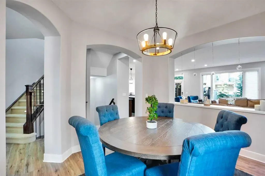 70 Royal Ridge Manor NW