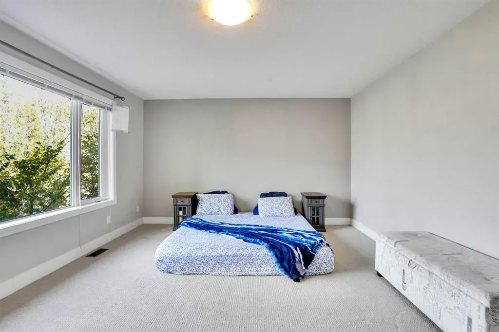 70 Royal Ridge Manor NW