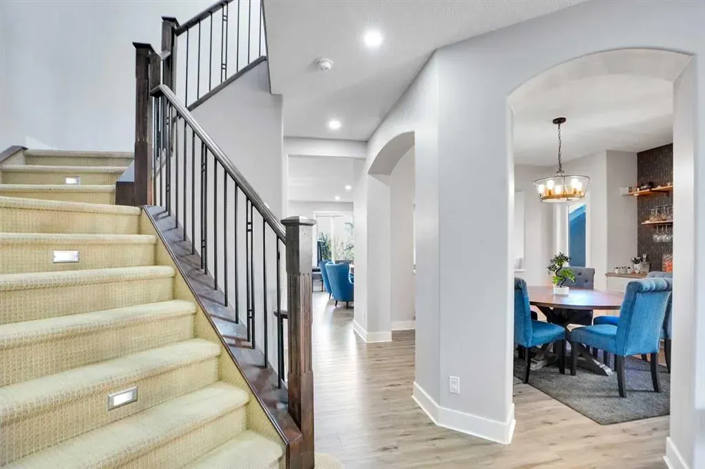 70 Royal Ridge Manor NW