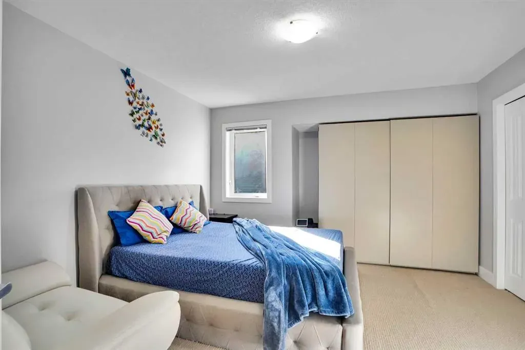 70 Royal Ridge Manor NW