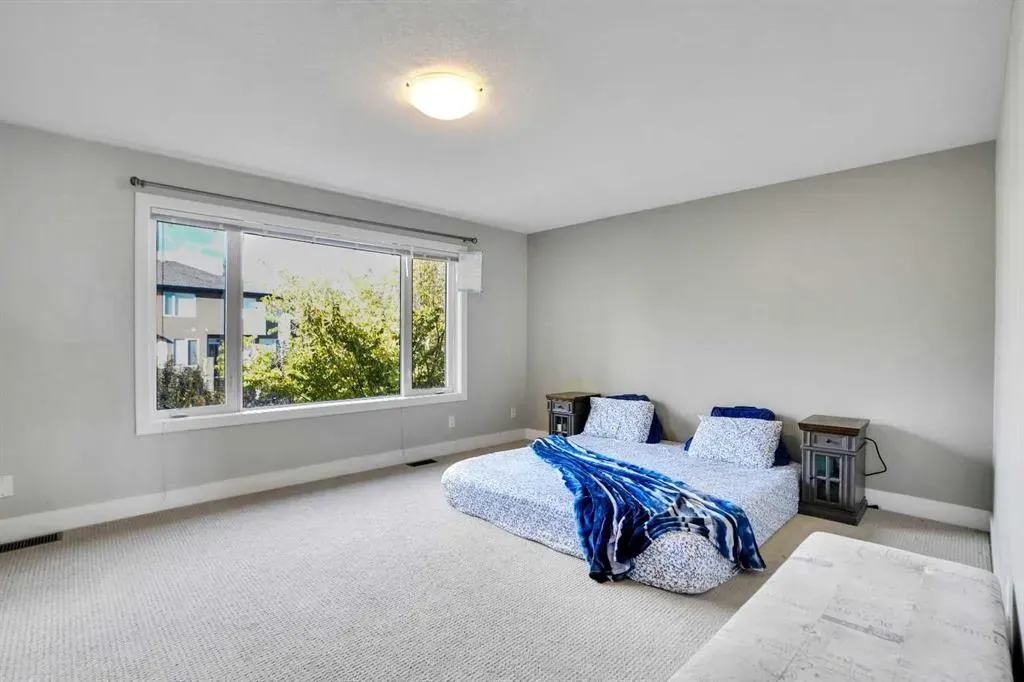 70 Royal Ridge Manor NW