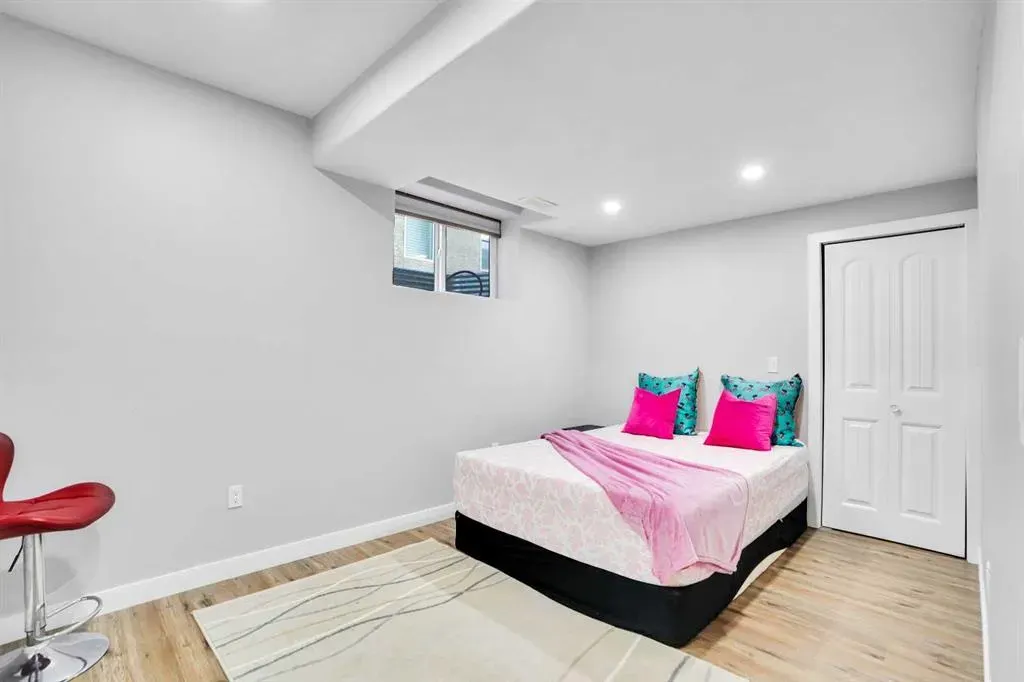 70 Royal Ridge Manor NW