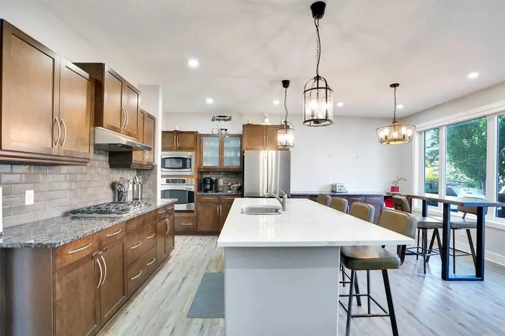 70 Royal Ridge Manor NW