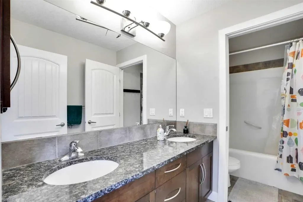 70 Royal Ridge Manor NW