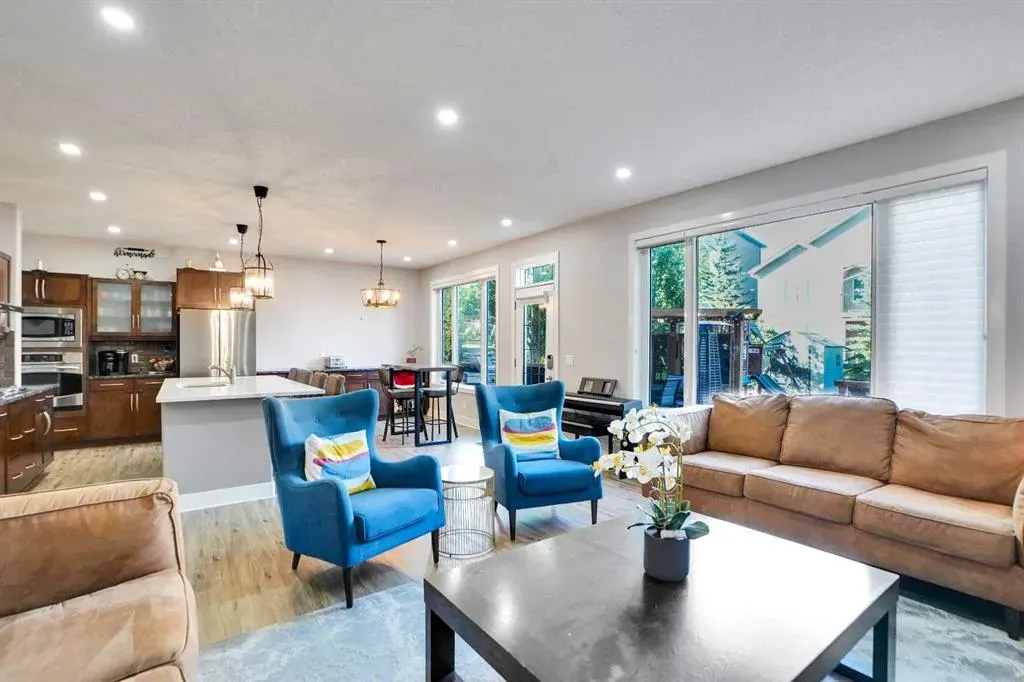 70 Royal Ridge Manor NW