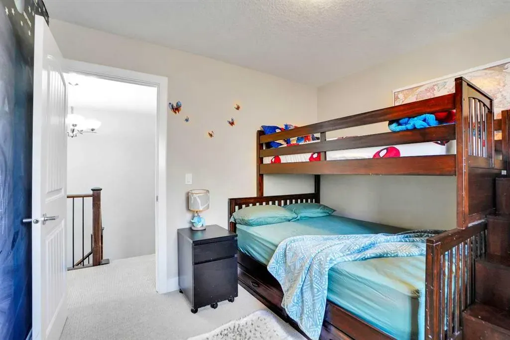 70 Royal Ridge Manor NW