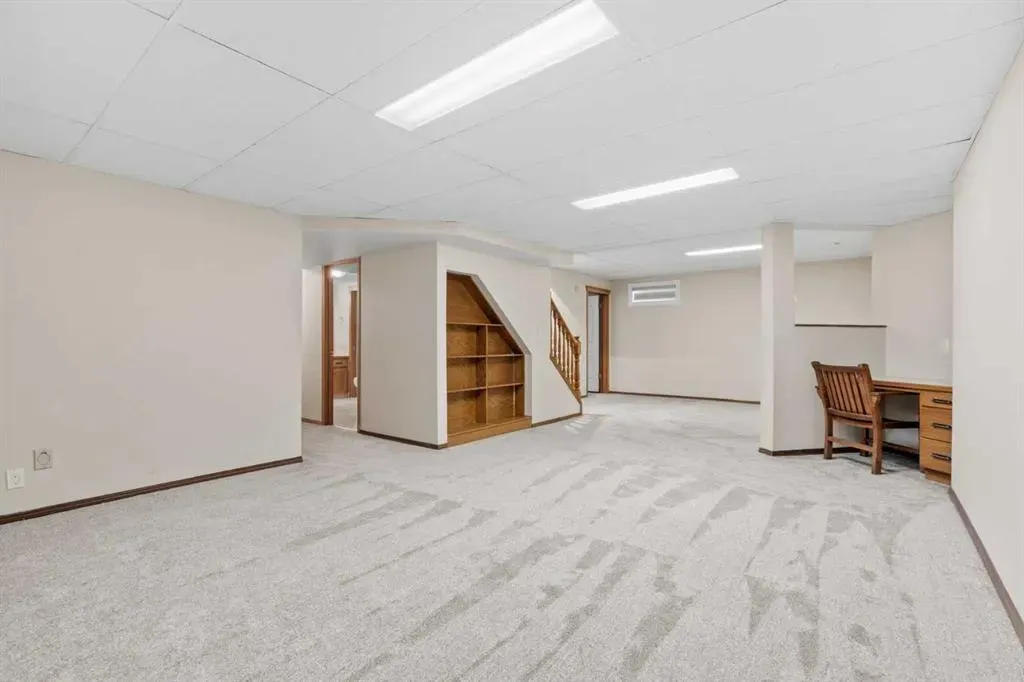 667 Macewan Drive NW