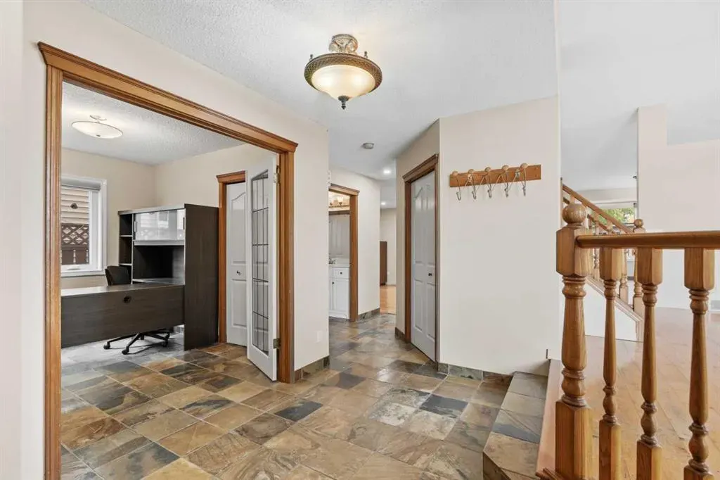 667 Macewan Drive NW