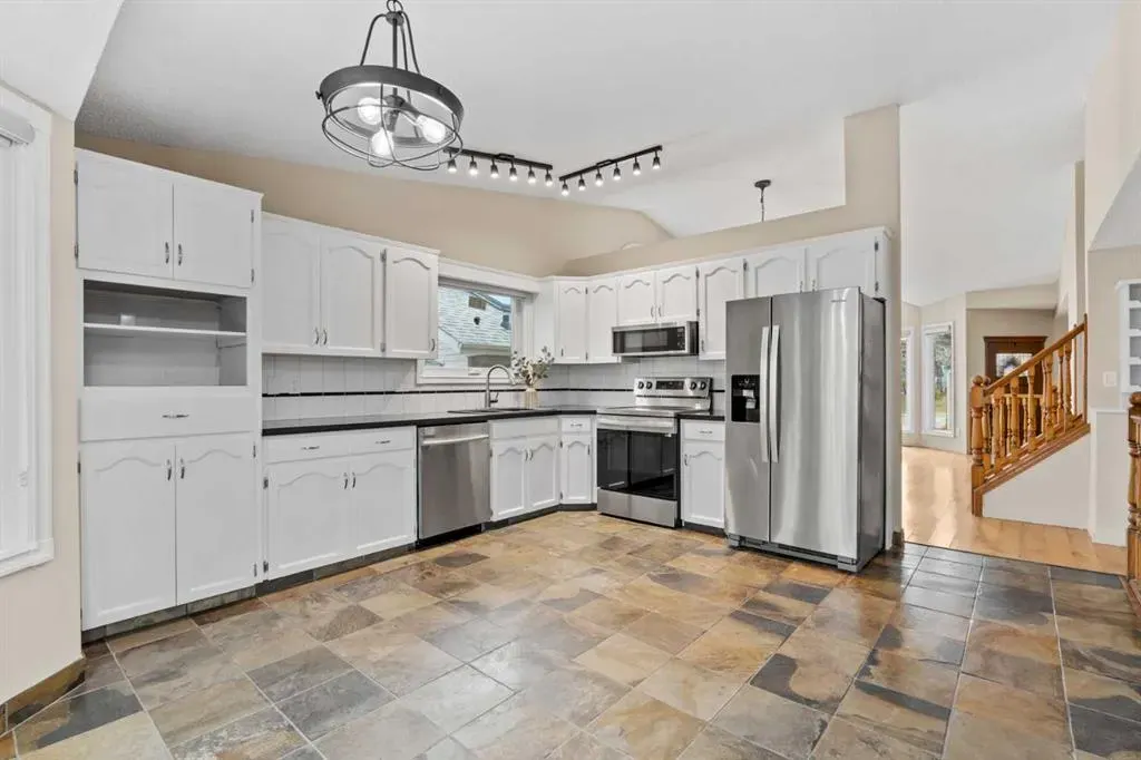 667 Macewan Drive NW