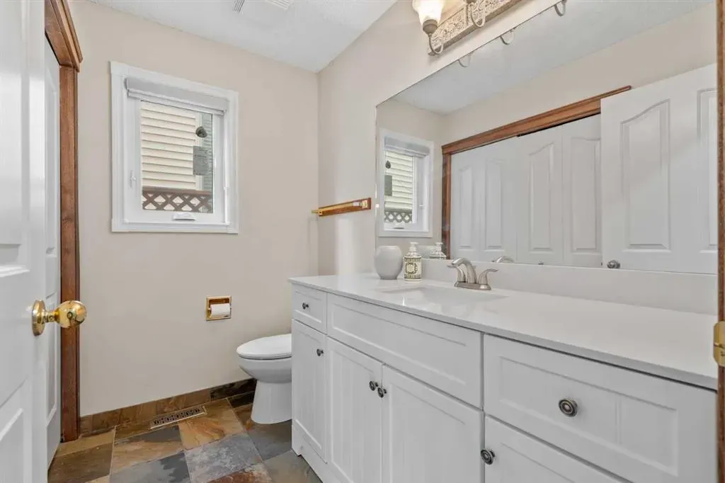 667 Macewan Drive NW