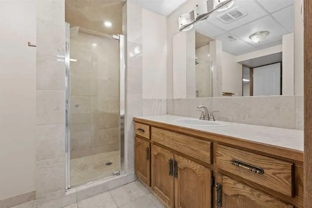 667 Macewan Drive NW