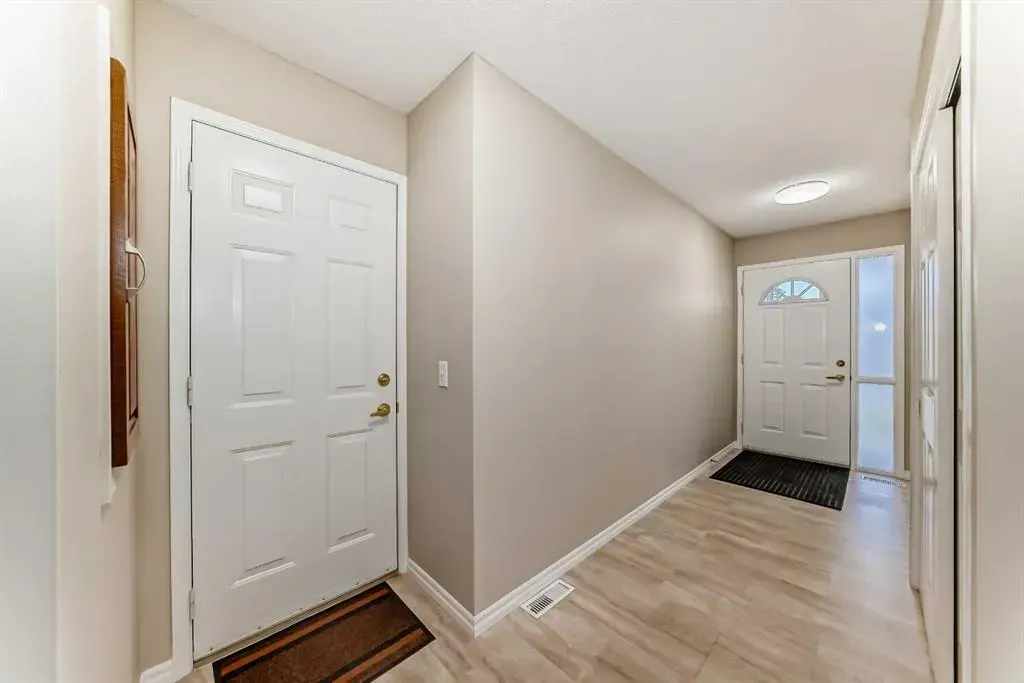 52 Riverview Drive SE