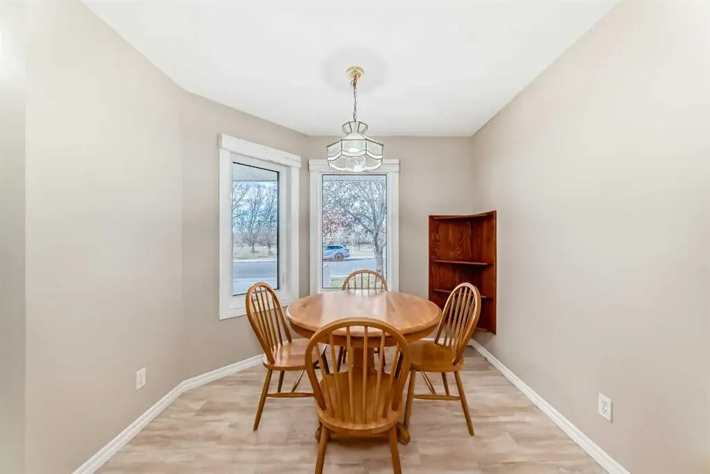 52 Riverview Drive SE