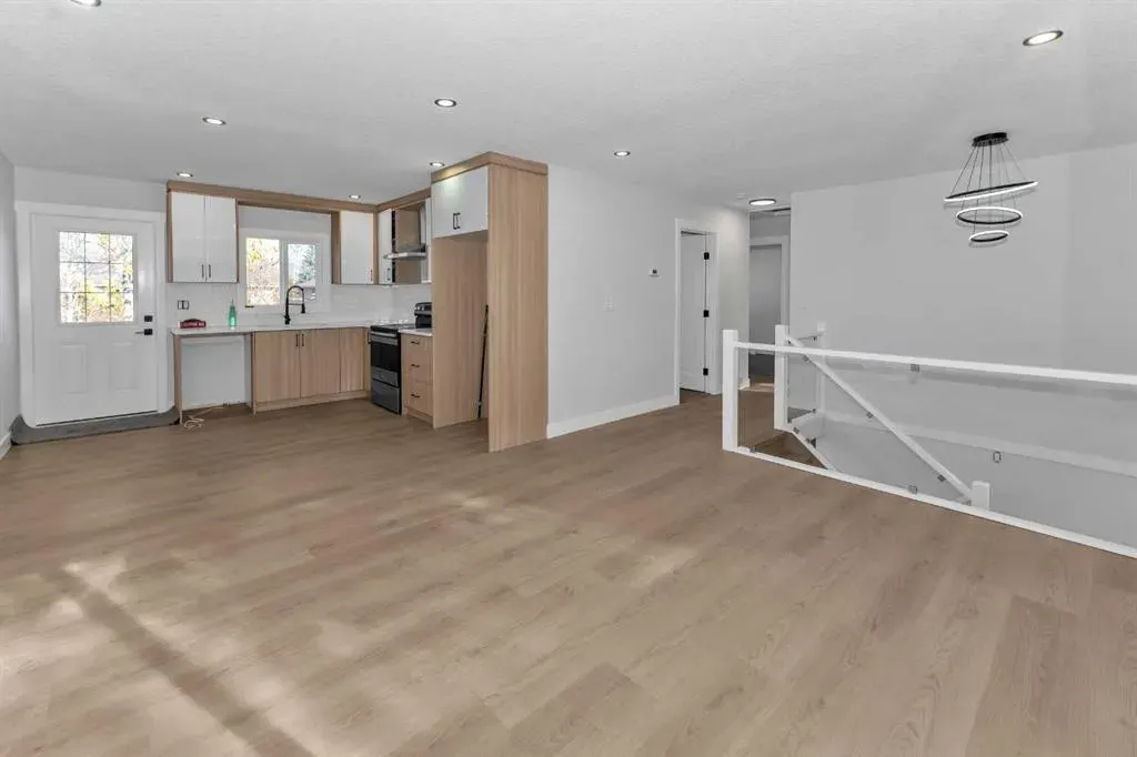 915 Pinecliff Drive NE