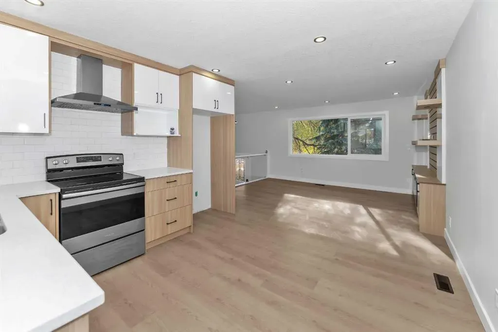 915 Pinecliff Drive NE