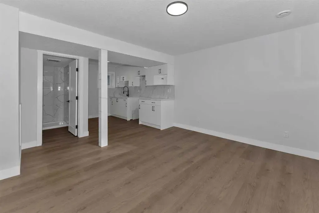 915 Pinecliff Drive NE