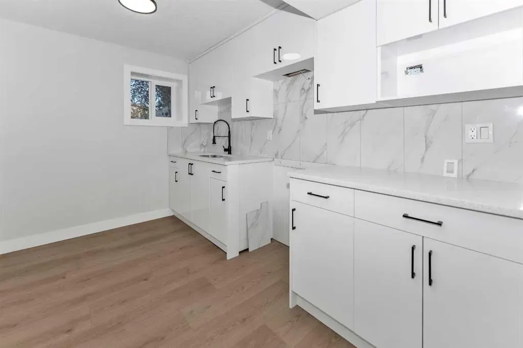 915 Pinecliff Drive NE