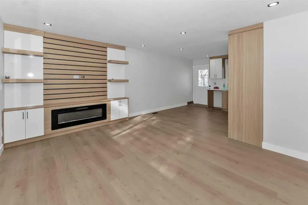 915 Pinecliff Drive NE