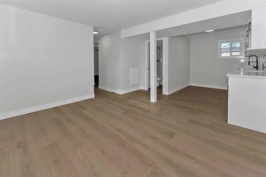 915 Pinecliff Drive NE