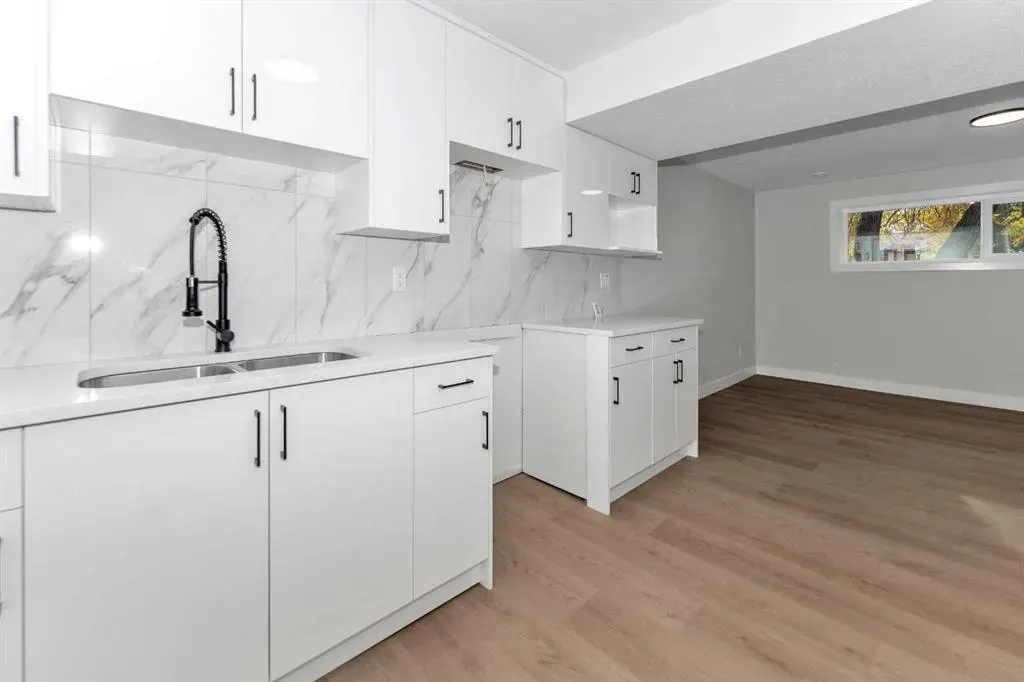 915 Pinecliff Drive NE