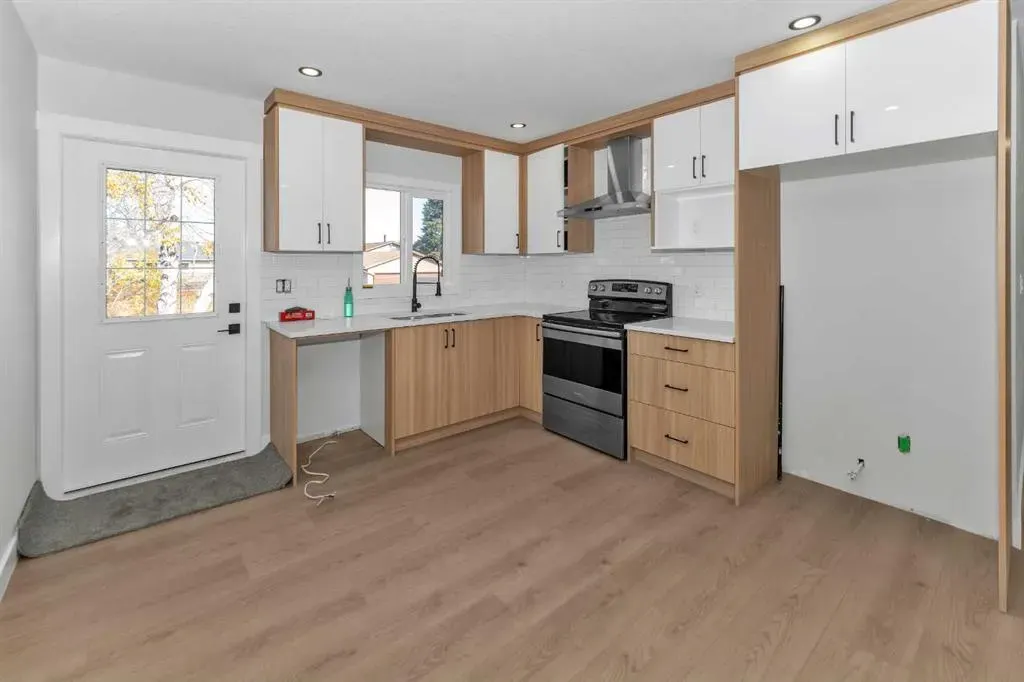 915 Pinecliff Drive NE