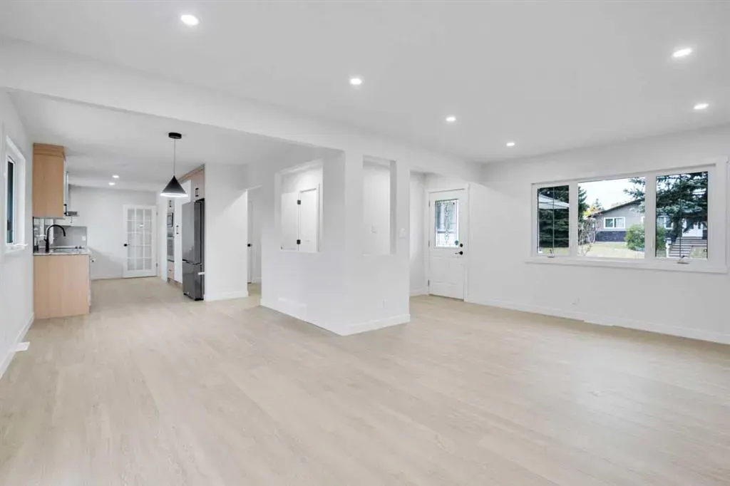 6116 Buckthorn Road NW