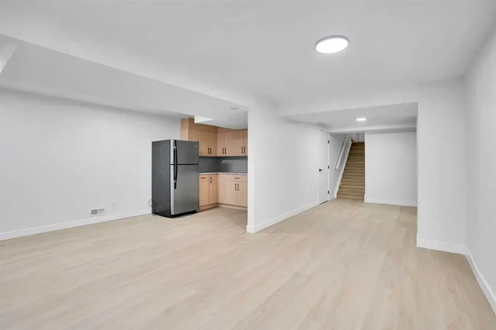 6116 Buckthorn Road NW