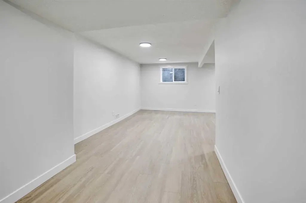 6116 Buckthorn Road NW