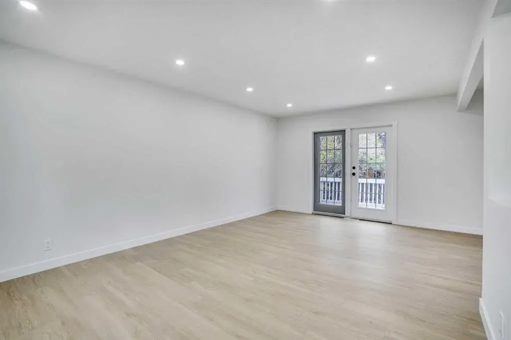 6116 Buckthorn Road NW