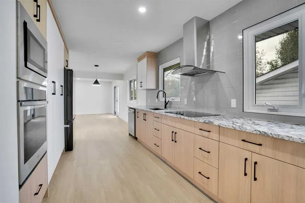 6116 Buckthorn Road NW